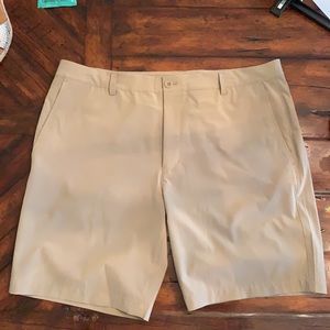 Vineyard Vines Fairway Short